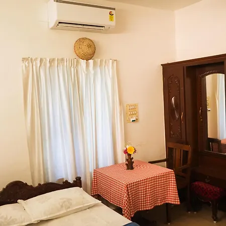 Mother Tree Inn Kochi Exterior photo